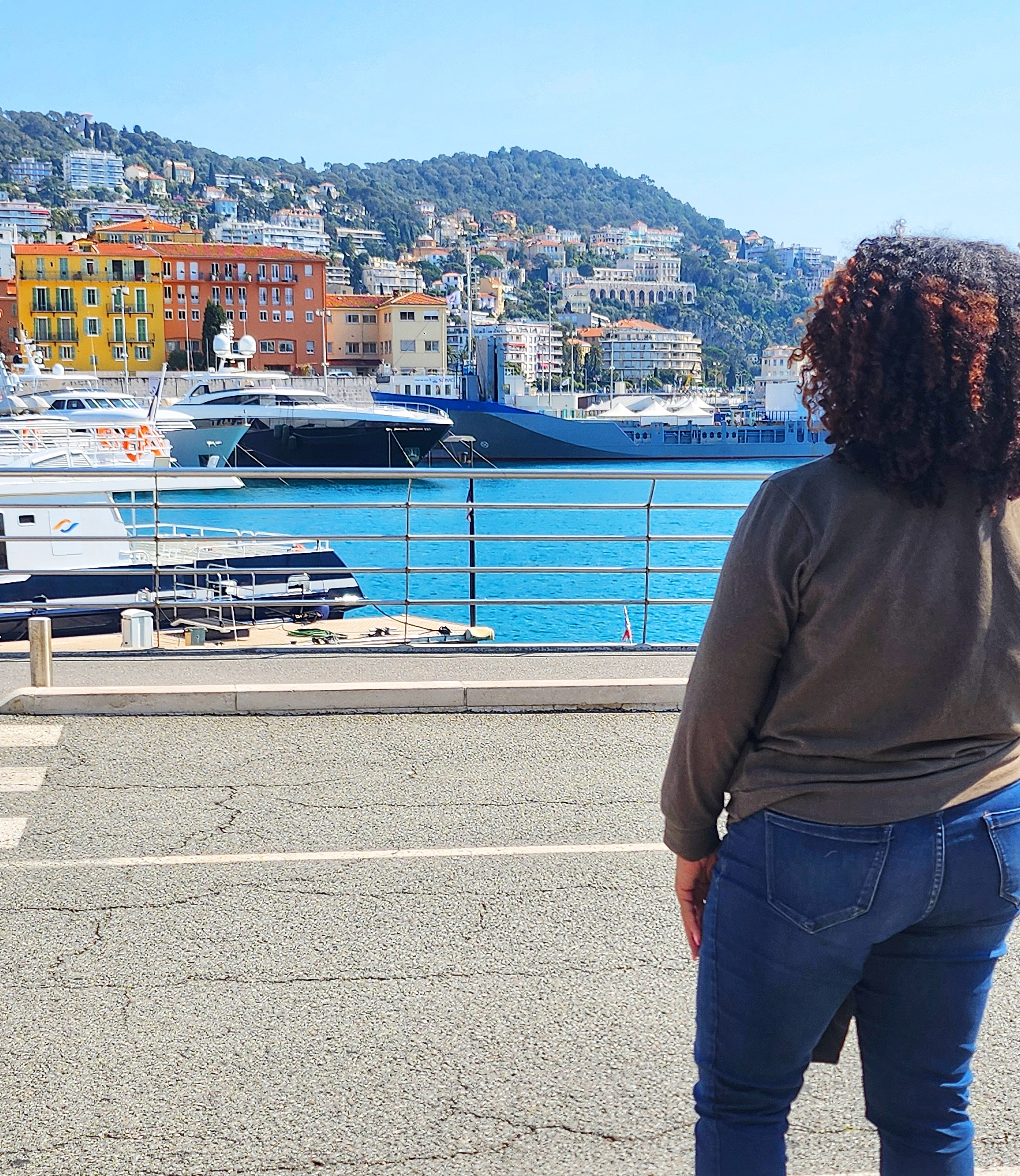 Moving to France After 40: A Practical Guide for Professional American Women Considering Life in France